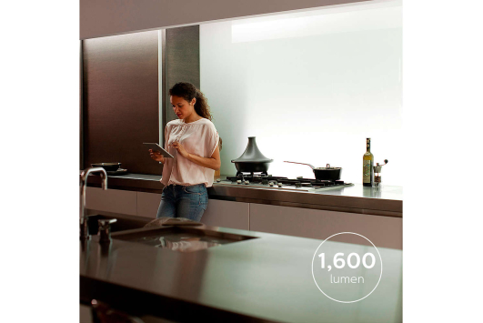 Pachet Philips Hue: LightStrip RGB Kit de baza + Extensie luminoasa 1M+ Bridge Hue